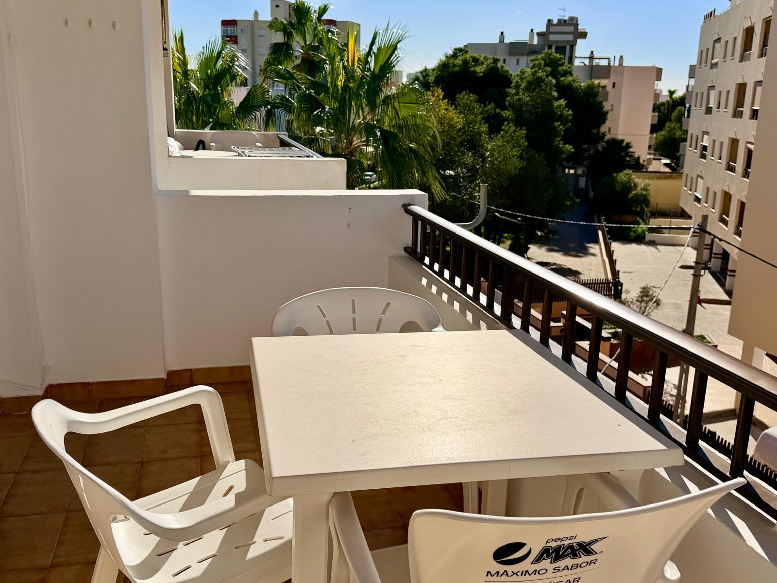 Top-Floor One-Bedroom bright Apartment Within Walking Distance to Playa d’en Bossa