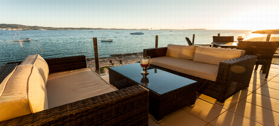 Sea-View Apartment near Cala Gració for Rent