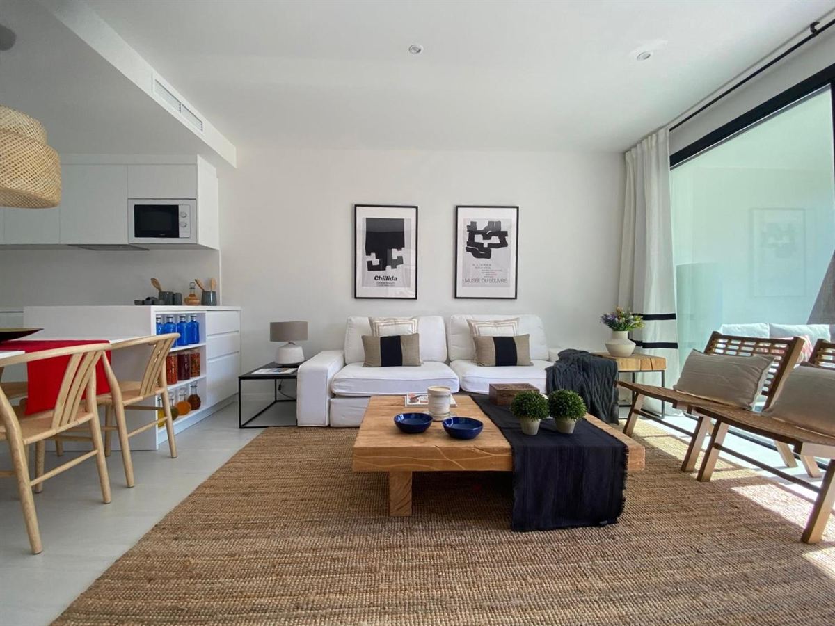 Exquisite New Apartment with Private Garden in Sant Antonio