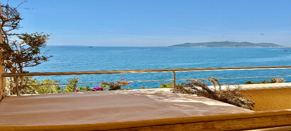 Exclusive Seafront Apartment With Direct Sea Access