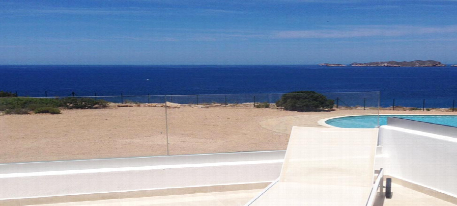 Beautifully Renovated Seafront Townhouse with Spectacular Sunset Views
