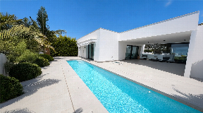 5-Bedroom Home Just 2 Minutes from the Beach