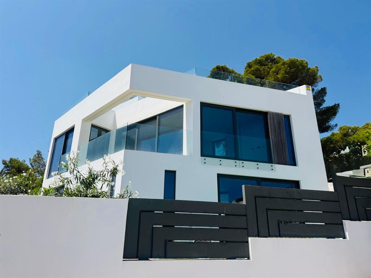 Newly built villa with sea views in Santa Eulalia