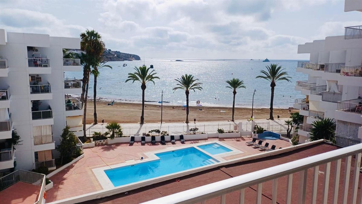 Apartment with sea view & communal pool