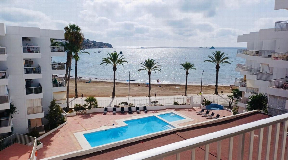 Apartment with sea view & communal pool