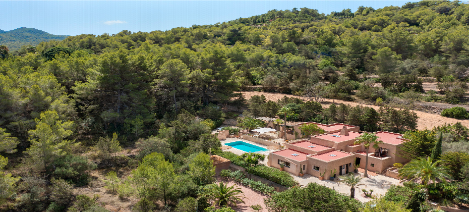 Elegant Mediterranean Villa with Guest House in San Agustín