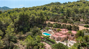 Elegant Mediterranean Villa with Guest House in San Agustín