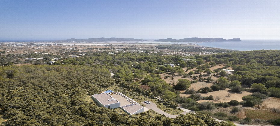 Luxury 4-Bedroom Villa with Panoramic Views