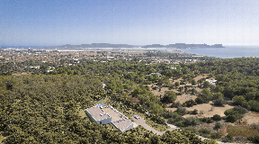Luxury 4-Bedroom Villa with Panoramic Views