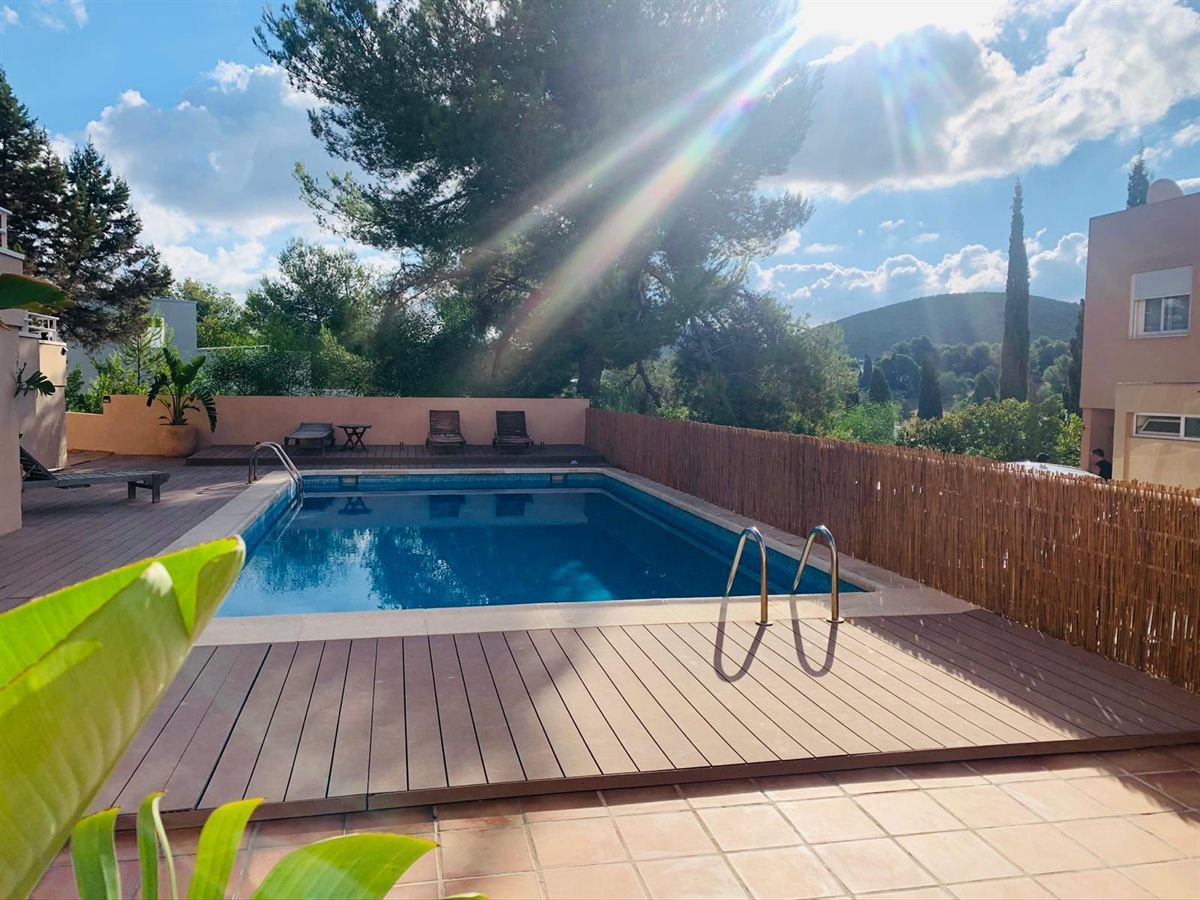 Spectacular fully renovated apartment on Roca Llisa golf course