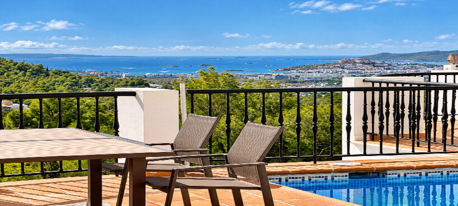 Penthouse in Can Furnet with Spectacular Views and a Private Pool