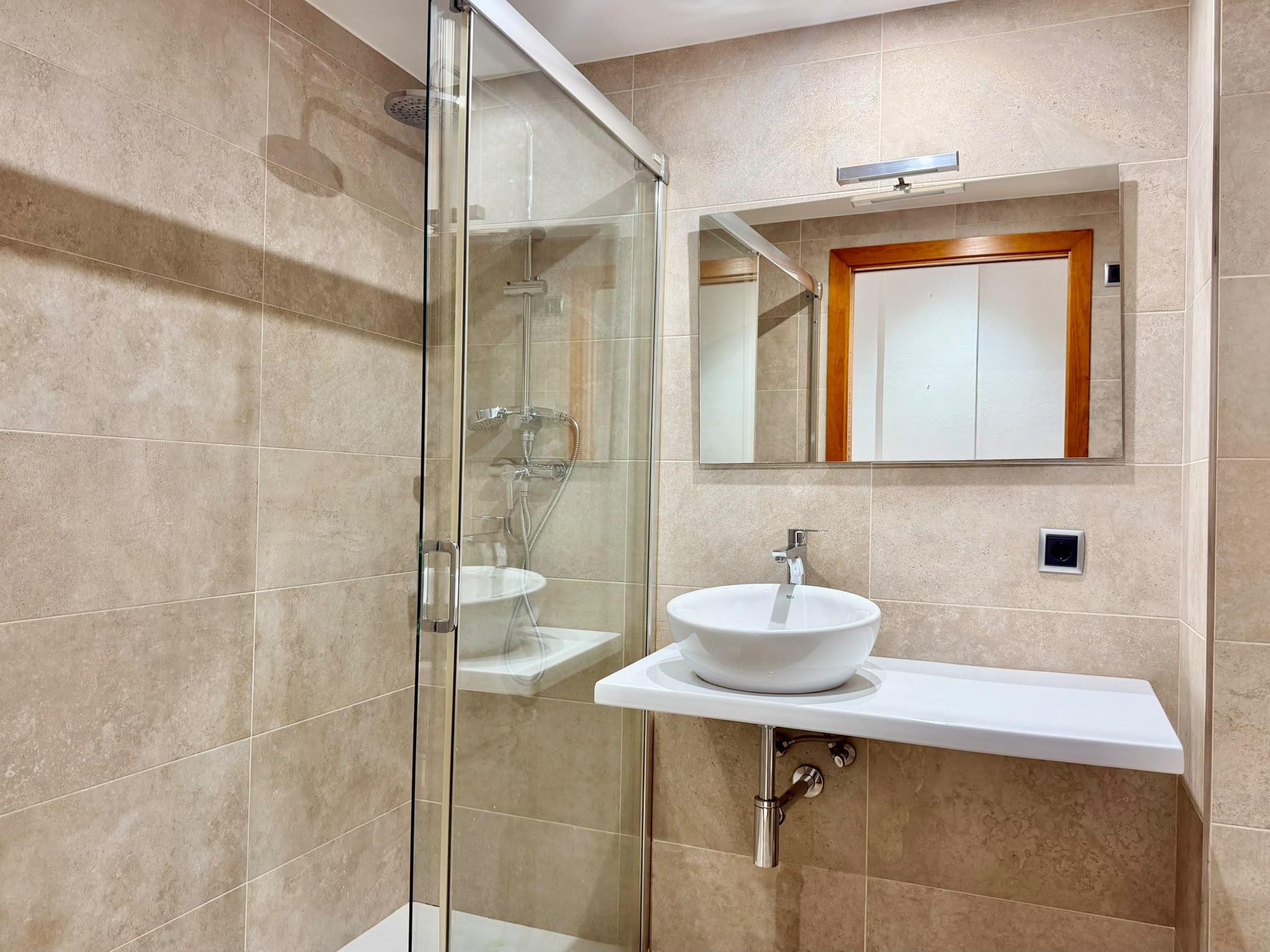 Two-Bedroom Apartment Overlooking the Church of Jesús
